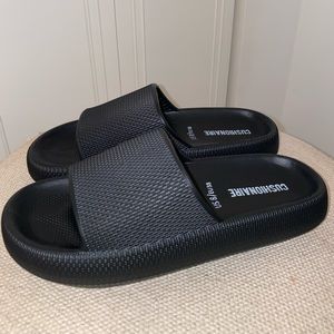 Black pillow slides